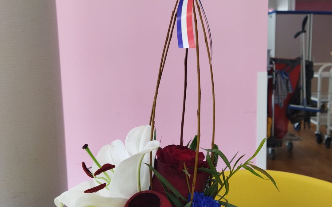 Un atelier floral aux couleurs du 14 juillet!